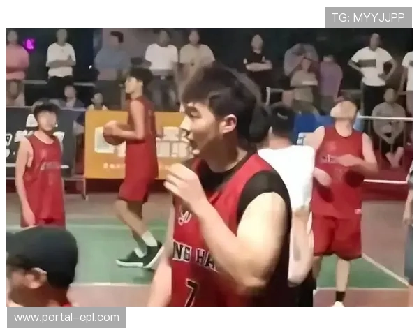 张明池重获自由远离广东化身大肥池在野球场尽情嘻哈打球享受快乐篮球