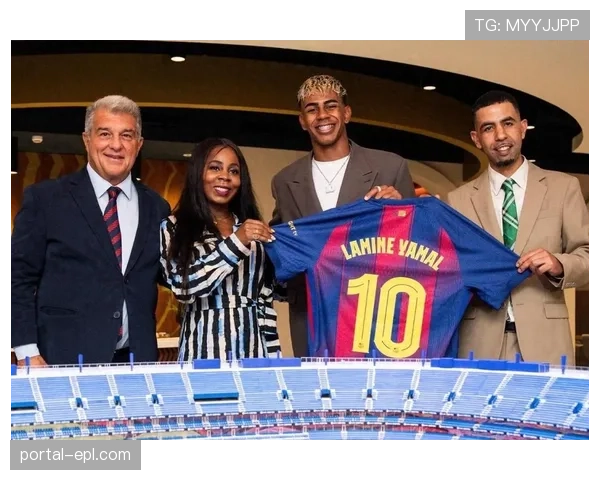 亚马尔继承巴萨10号球衣 神似梅西引期待